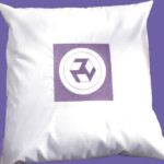 Je vous présente cette housse brodée avec un ANTAHKARANA MASCULIN pour coussin de 40x40 cm. Travail rapide et soigné. Made in France.